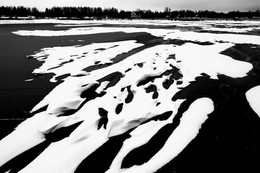 Барханы снега на льду / р.Волга