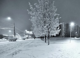 Полночь в спальном районе ... / Зимняя ночь в городе ...