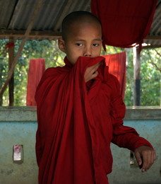 &nbsp; / Утро в монастыре (Мьянма)