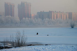 Ловись рыбка... / Зимняя рыбалка на Абаканской протоке в Красноярске