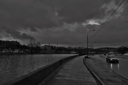 В Москве, в отдаленном районе ... / Вечерело ...