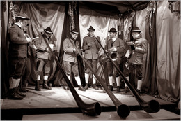 Необычный оркестр / Город и деревня