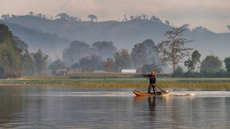 Вьетнамский рыбак / Фото сделано на озере Лак, провинция Даклак, Вьетнам