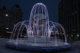 Световой фонтан 3 / световой фонтан на ул.Орджоникидзе.