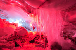 Ледяное царство / Камчатка. Снежная пещера на склоне вулкана Мутнвоский.

https://www.instagram.com/ratbud/
