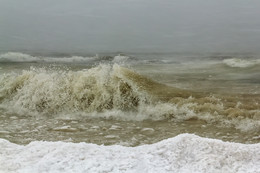 Буря в Балтийском море / Балтийское море, захваченное в окрестностях города Паланга зимой