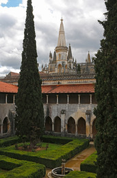 Монастырский дворик / Клуатр короля Альфонсу V, монастырь Баталья, Португалия.