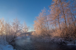 Розовое утро / Зимняя река