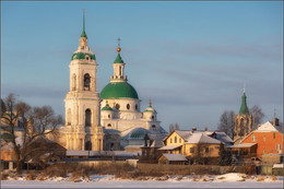 Была нормальная зима... / Россия. Ярославская обл. Ростов Великий. 
Спасо-Яковлевский Дмитриев монастырь на берегу озера Неро. 
Снято ровно 3 года назад, мороз был около 20 град, а по льду озера рыбаки на машинах ездили. 

январь 2015