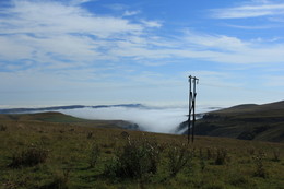 Курс на Эльбрус или облака в ущелье.(высота около 3000 м) / Серия фотографий по дороге к г.Эльбрус.
