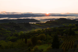 Тосканское утро / Восход солнца в окрестностях Сан Джиминьяно. Утро Тосканы, Италия