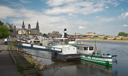 &nbsp; / Die Elbe bei Dresden. Aufgenommen im Jahr 2015, als das Niedrigwasser die Schifffahrt zeitweilig zum Erliegen brachte.
