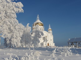 Не первый снег / Белая гора. Пермский край. Белогорский монастырь.