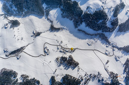 &quot;Die gelbe Stecknadel&quot; / ... so gesehen bei einer Ballonfahrt im winterlichen Tirol.