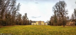  / Санкт - Петербург, парк Сергиевка, дворец Лейхтенбергских. Южный фасад, обращенный к парку. По краям два «храмика», как называл их архитектор Андрей Штакеншнейдер.