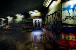 граффити в подземном переходе / подземный переход в Лиссабоне