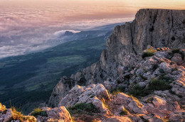 Укрываясь пуховым одеялом... / Розовый закат снят с высоты горы Ай-Петри, Крым.
http://www.youtube.com/watch?v=0fuRWL82Ki0