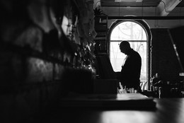 239 / Сегодня днем рассказывала студенту материал по композиции кадра и использовании пространства во время съемки) для примера сделала такую вот силуэтную фоточку)