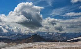 Там, где земля целует небо / Склон Эльбруса, высота 4, 5 тысячи метров
