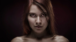 звериный взгляд / инопланетянка / брутальный портрет молодой девушки