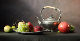 С чайником в барочном стиле и фруктами / Классический натюрморт