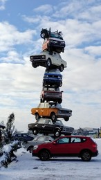 Соленый бутерброд... / Вот такая скульптурная композиция имеется в Подворье, Калининградская область. Машины все оригинал