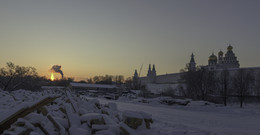 Бодрое утро / Морозный рассвет с редким природным явлением у стен Ново-Иерусалимского монастыря