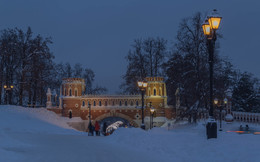Фигурный мост / Фигурный мост в Царицыно зимним вечером