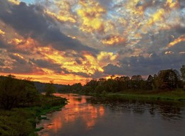 Закат над рекой / Река Москва. Рузский район Подмосковья.