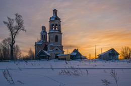 Тихий рассвет. / Тихий рассвет в старинном русском селе Пантыл. Кировская область.