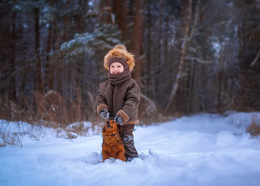 Зимушка-зима / Малыш с собакой в лесу