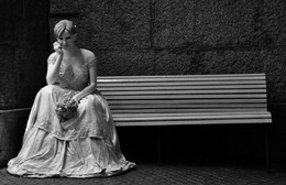 Одинокий город / Сбежавшая невеста (скульптура)