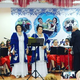 Оркестр &quot;Русские узоры&quot; на концерте. / С дуэтом &quot;Гжель&quot;. Простомолотов Евгений Иванович баянист-исполнитель, педагог, методист, дирижер. Заслуженный деятель культуры Республики Казахстан и оркестр &quot;Русские узоры&quot;

http://ingoram.com/post/49929076A6A4A706A78_99077687A8