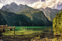 Салет, скоро закат / Мы ждали на пристани последний электро-катер,чтобы вернуться назад, на главную пристань озера Кенигзее. У немцев всё серьёзно, раз последний, значит последний, опоздаешь, будешь ночевать в горах...
Альпы, Берхтесгаден, Верхняя Бавария.
http://www.youtube.com/watch?v=VnUHfF8_OUE