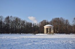 На светлой стороне / Парк Екатерингоф, Санкт-Петербург, ясный солнечный морозный день