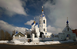 Преображенский Кафедральный Собор / Строительные работы по возведению храма 
начались летом 27 августа 1889 года и продолжались до 1893 года. 
Необходимые денежные средства были выделаны богатым фабрикантом М.Н. 
Гарелиным. Освящение церкви состоялось 24 августа 1893 года. Разработкой
проекта церкви занимался талантливый архитектор из Москвы – Каминский 
Александр Степанович.