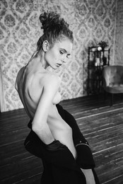 288 / фото: Марина Щеглова
модель: Наталья Макарук
локация: Фотостудия LOFT