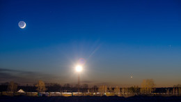 Молодая Луна, Венера и Меркурий на вечернем небе / Малый парад планет )