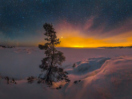 Один в космосе / Звёздная ночь на Ладожском озере. 
Карелия. Ладожское озеро. Конец марта, 2018 год. 
Приглашаю на фототур по Ладоге.