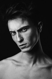 294 / Влад обладает по-истине уникальной внешностью! У него потрясающее лицо)
фото: Марина Щеглова
модель: Влад
локация: Своя фотостудия