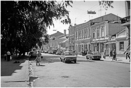 В лучах солнца / г.Куйбышев, улица Молодогвардейская
август 1986 года, Агат-18.