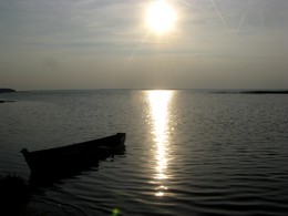 В лучах солнца / Озеро Нарочь на закате.