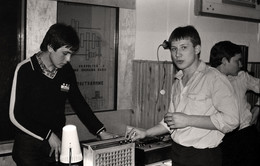 Дискотетчики / 18 февраля 1984 года на самом первом курсе техникума наши самые шустрые ребята решили провести вечер, посвященный Дню Советской Армии и Военно-Морского Флота.
ФЭД-5В, И-61Л/Д