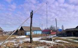 Не исторический момент / Этот колодец-журавль остался единственным колодцем на округу, где жители могут набрать питьевую воду