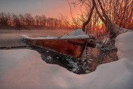 Шатурская лодочка / Брошенная лодка на шатурском озере.