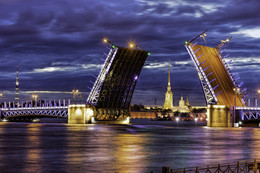 Дворцовый мост / С видом на Петропавловскую крепость