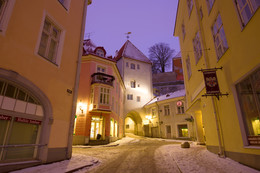 Мартовское утро на улицах старого города / Мартовское утро на улицах старого города. Таллин, Эстония