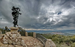 Монте Ортобене. / Великолепная семиметровая бронзовая скульптура Христа на вершине горы Ортобене вблизи г.Нуоро Сардиния.