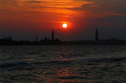 Такой вот закат / Закат в Венецианской лагуне.