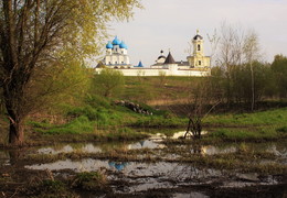 весна / Высоцкий монастырь